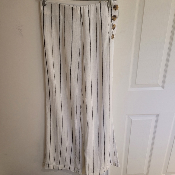 GAP Wide Legged Pants - Picture 2 of 5